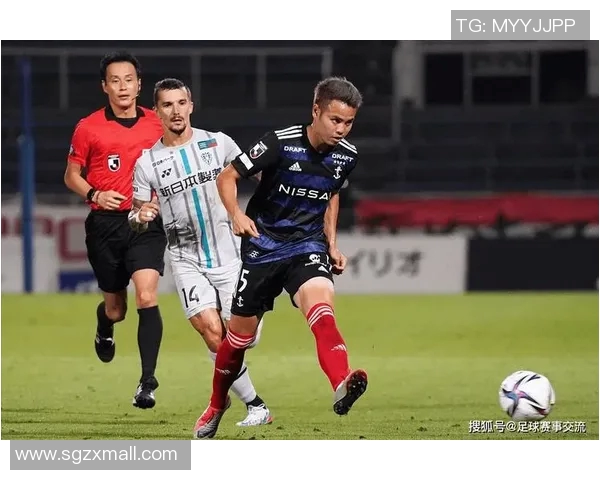 松本山雅与名古屋鲸鱼的激烈对决展现足球魅力与团队精神
