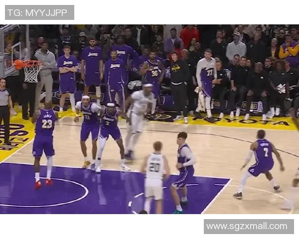 湖人对雄鹿赛后采访全景回顾球员表现与战术分析